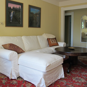 Oak Suite - Living Room